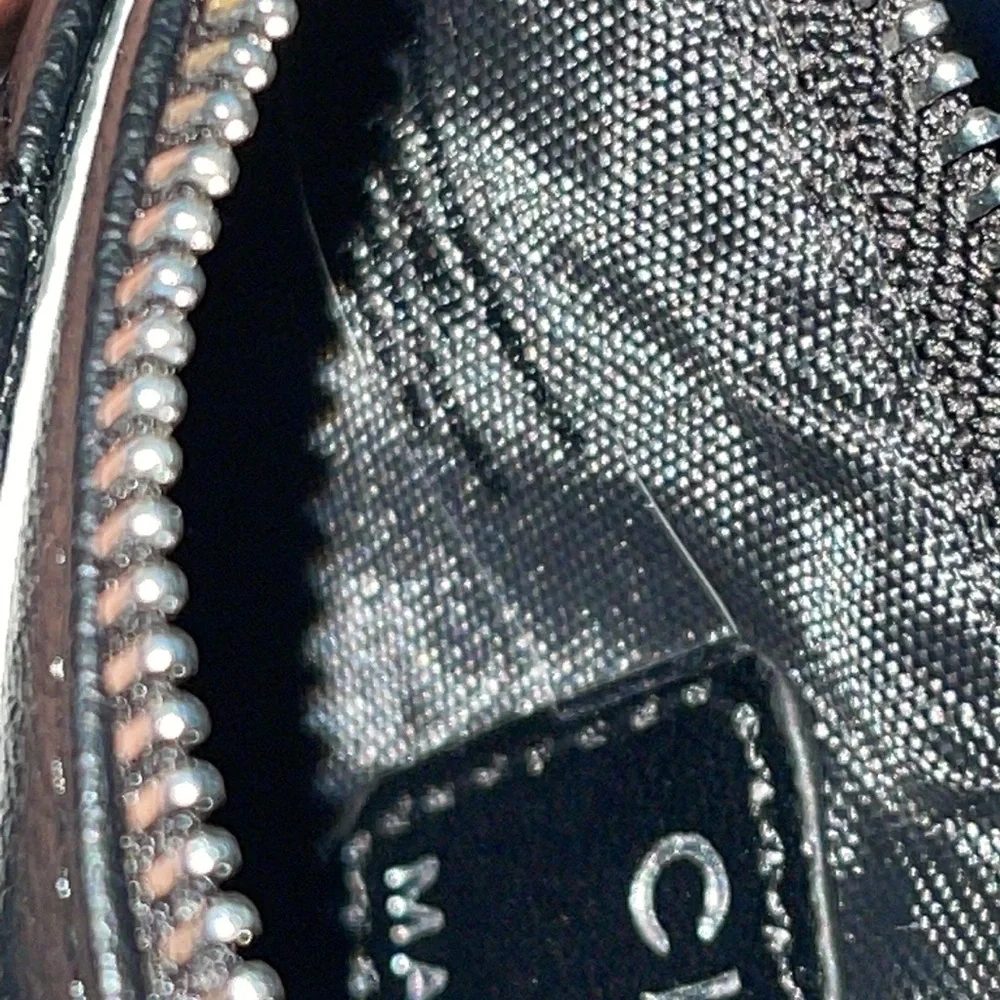 Black/Silver Zip-up Card Holder - Picture 4 of 5